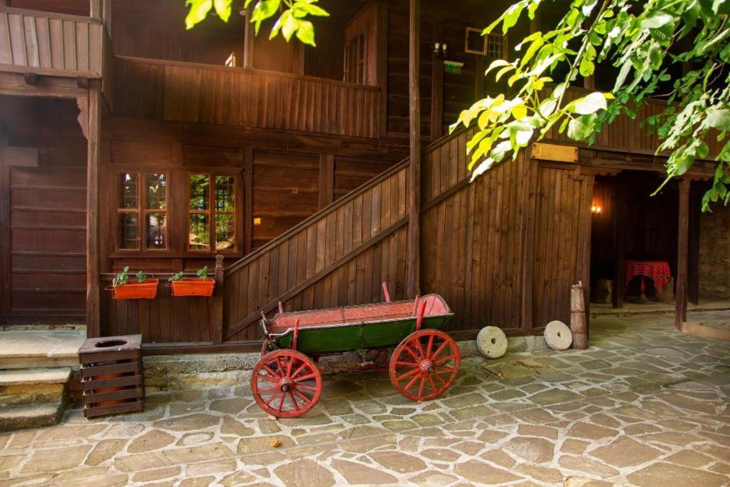 Guest Houses "Zlatna Oresha - Complex" Jeravna Exterior foto