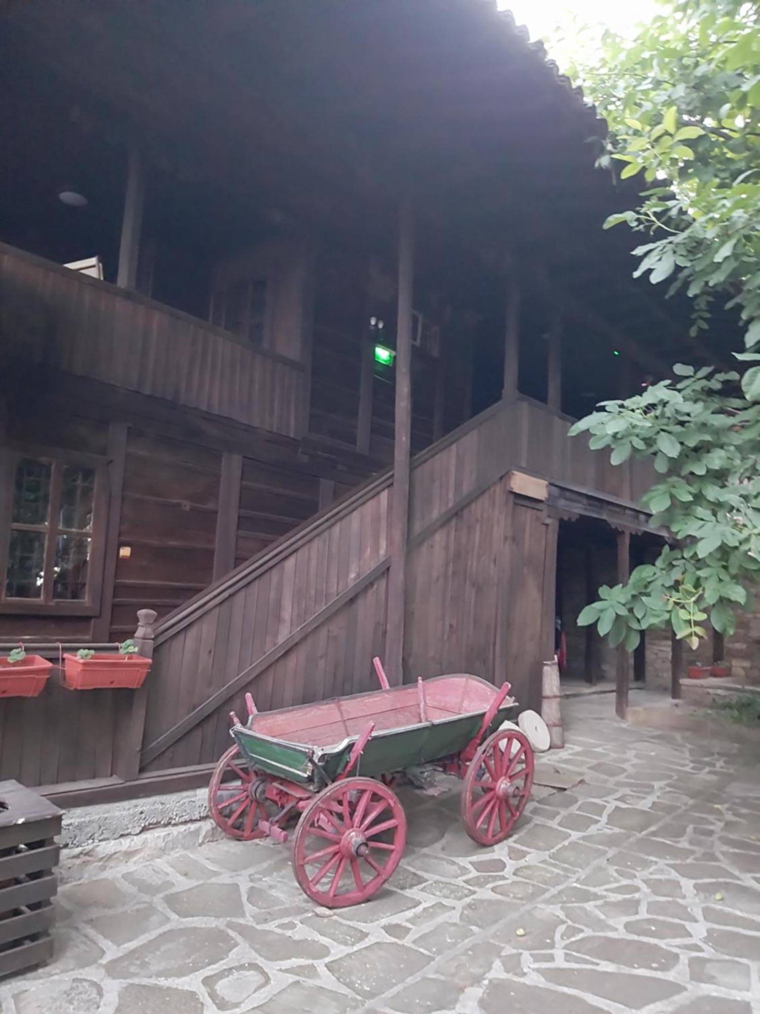 Guest Houses "Zlatna Oresha - Complex" Jeravna Exterior foto