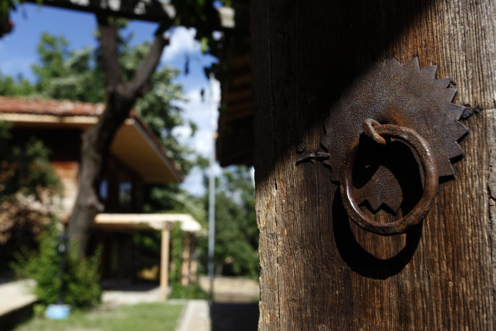 Guest Houses "Zlatna Oresha - Complex" Jeravna Exterior foto